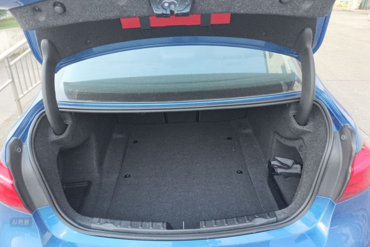 BMW 3 Series 2018 car image #21