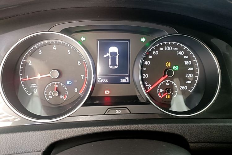 Volkswagen Golf 2019 car image #13