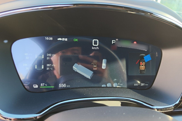 BYD Han 2025 car image #16