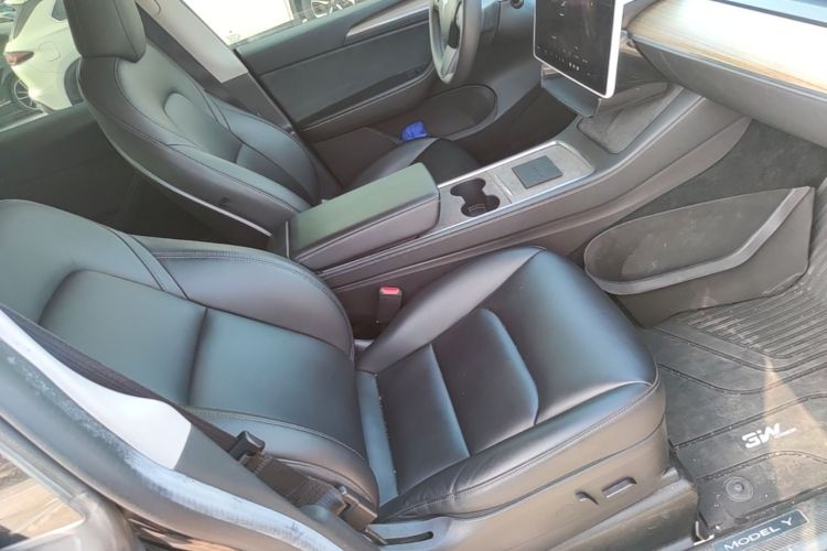 Tesla Model Y 2022 car image #24