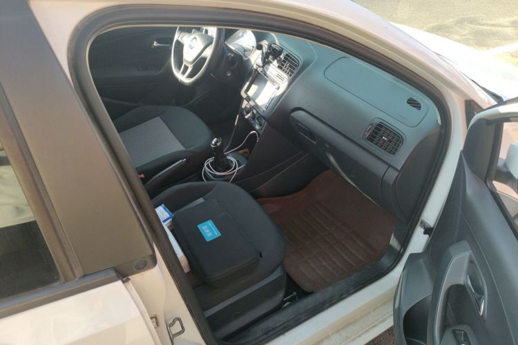 Volkswagen Polo 2016 car image #23