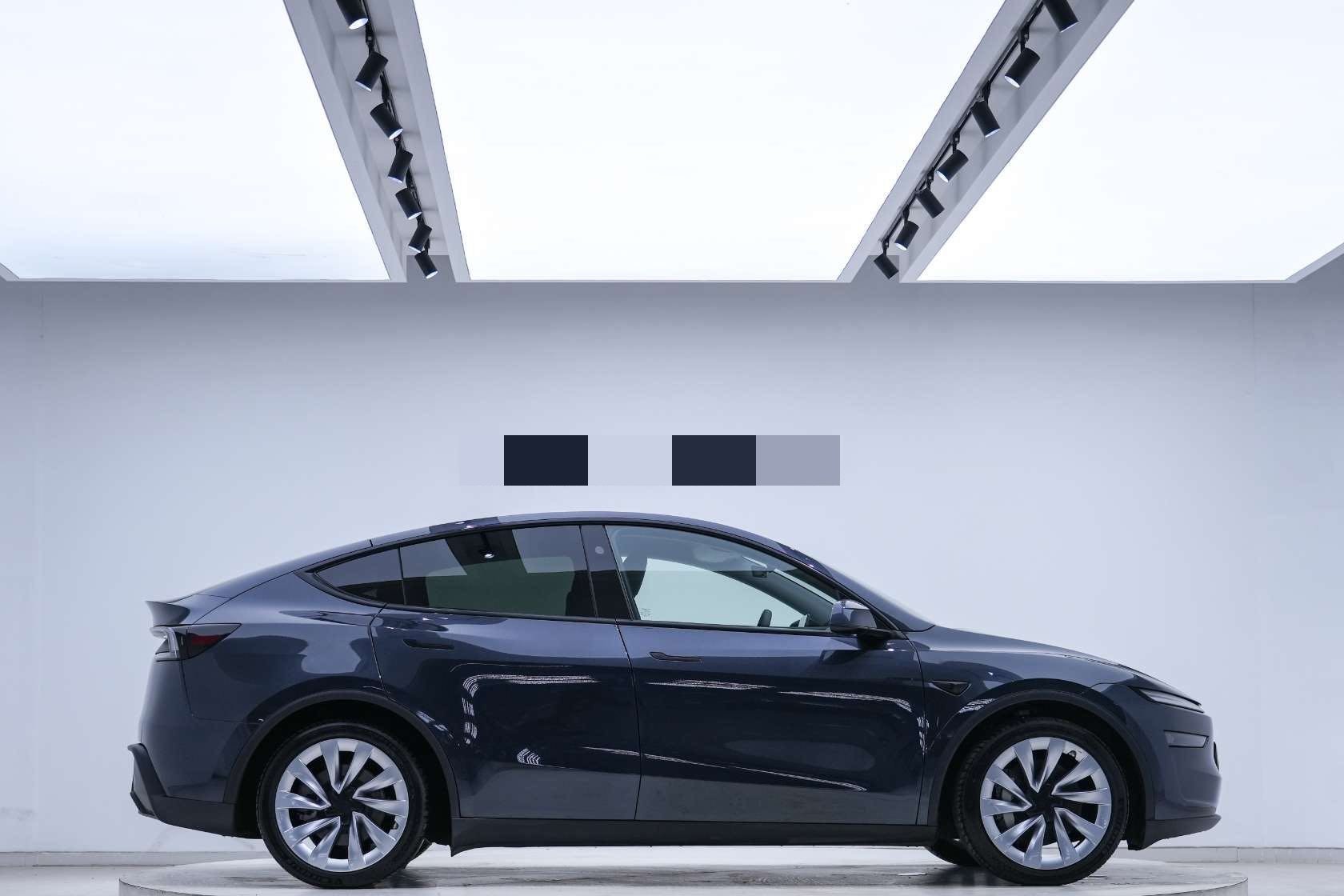 Tesla Model Y 2026 #3 Tesla Model Y 2026 car image #3