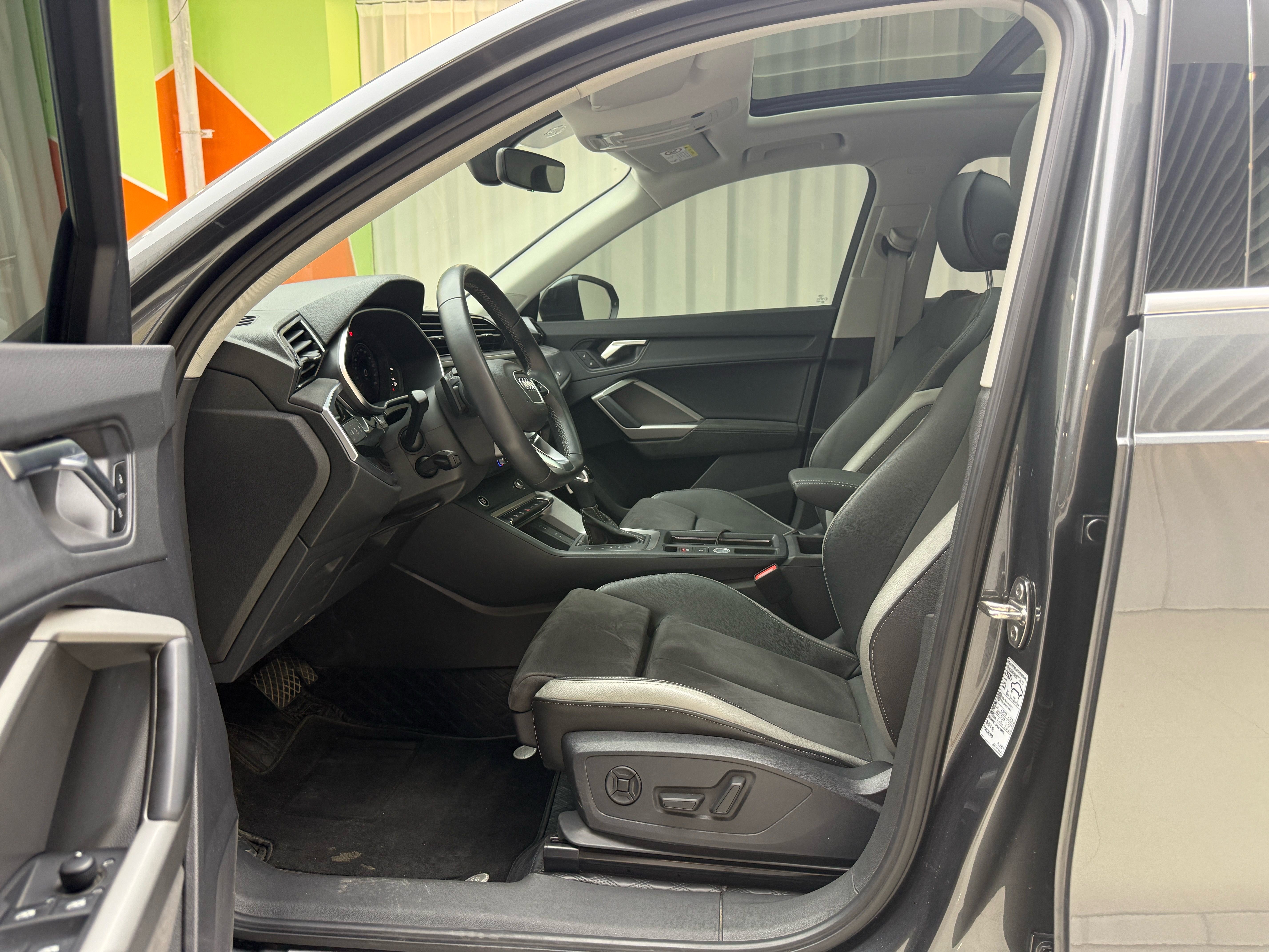 Audi Q3 2023 car image #5