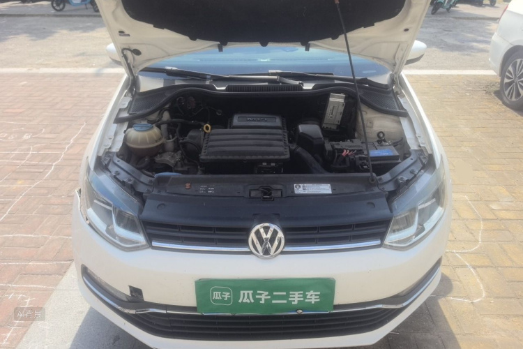 Volkswagen Polo 2015 car image #22