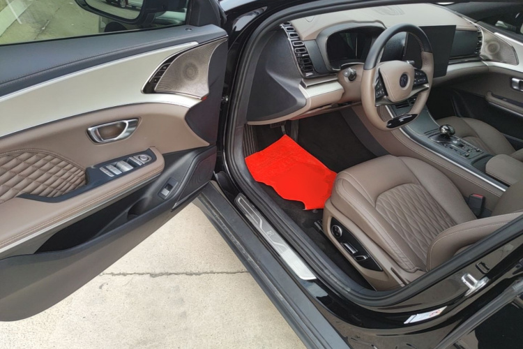 BYD Han 2024 car image #16