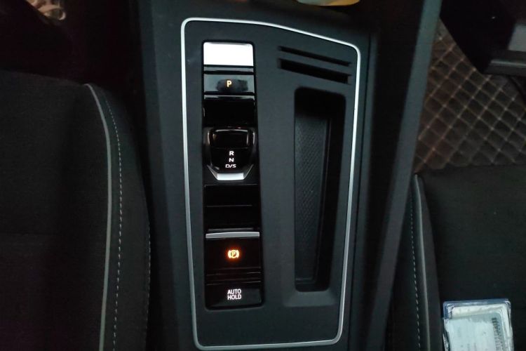 Volkswagen Golf 2023 car image #14