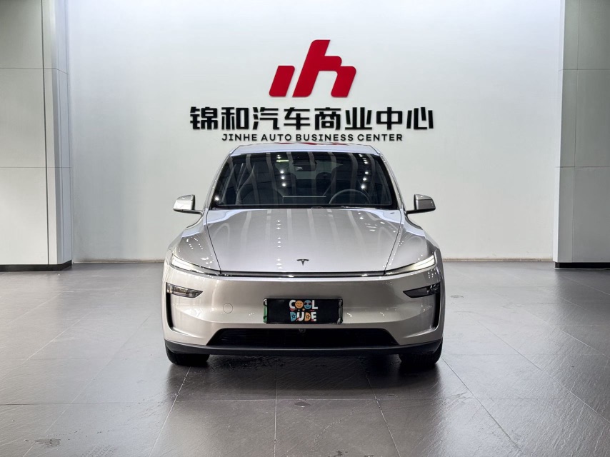 Tesla Model Y L 2026 #2 Tesla Model Y L 2026 car image #2