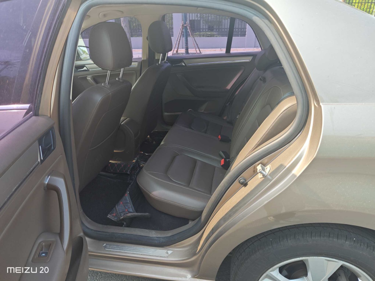Volkswagen Bora 2014 car image #6
