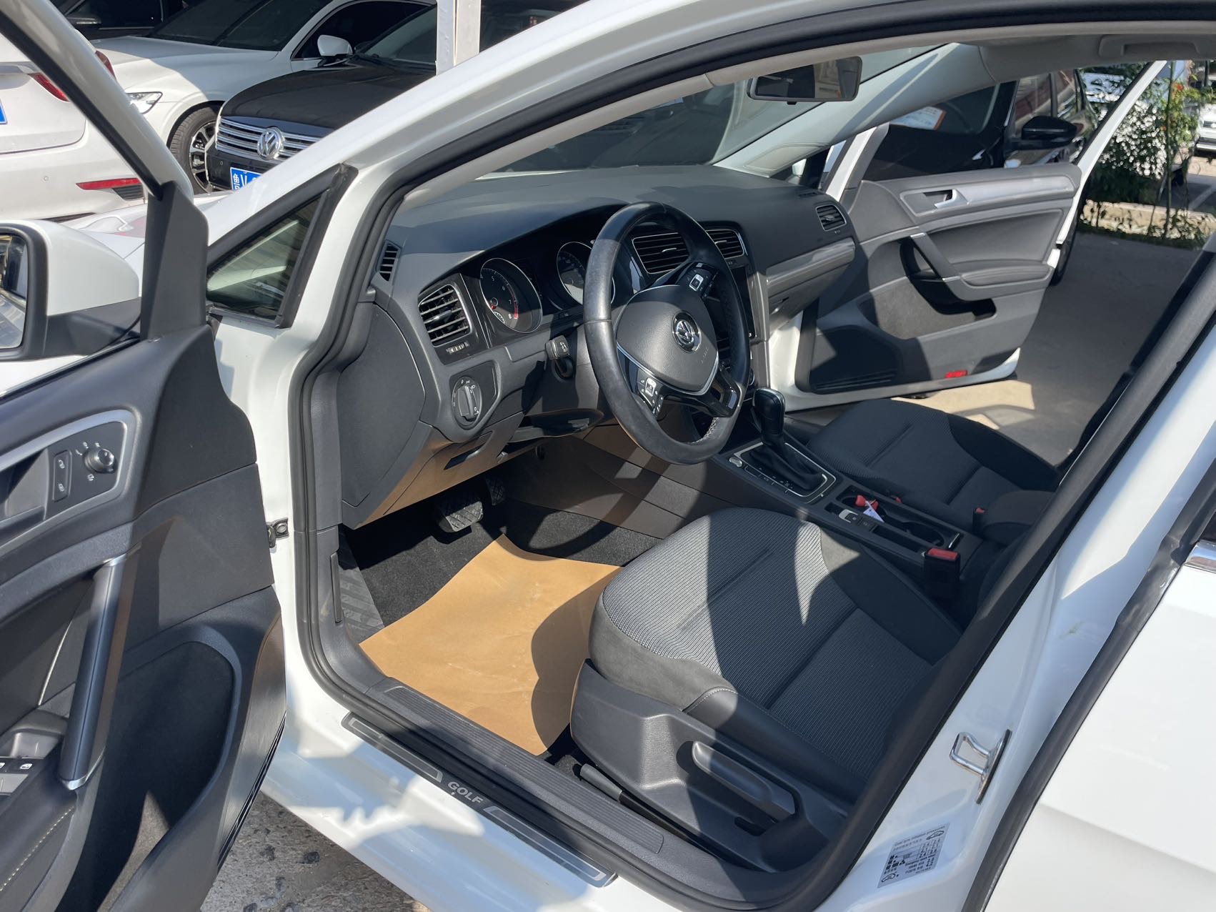 Volkswagen Golf 2020 car image #2