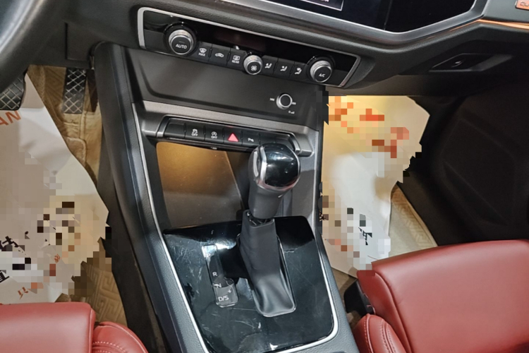 Audi Q3 2023 car image #14