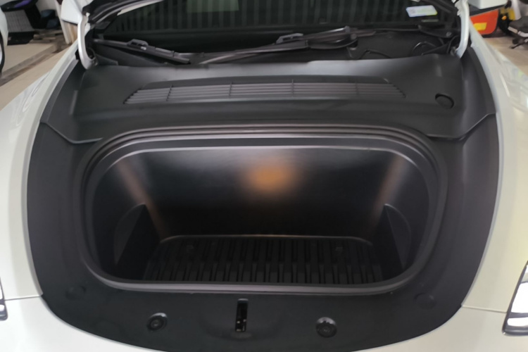 Tesla Model Y 2023 car image #22