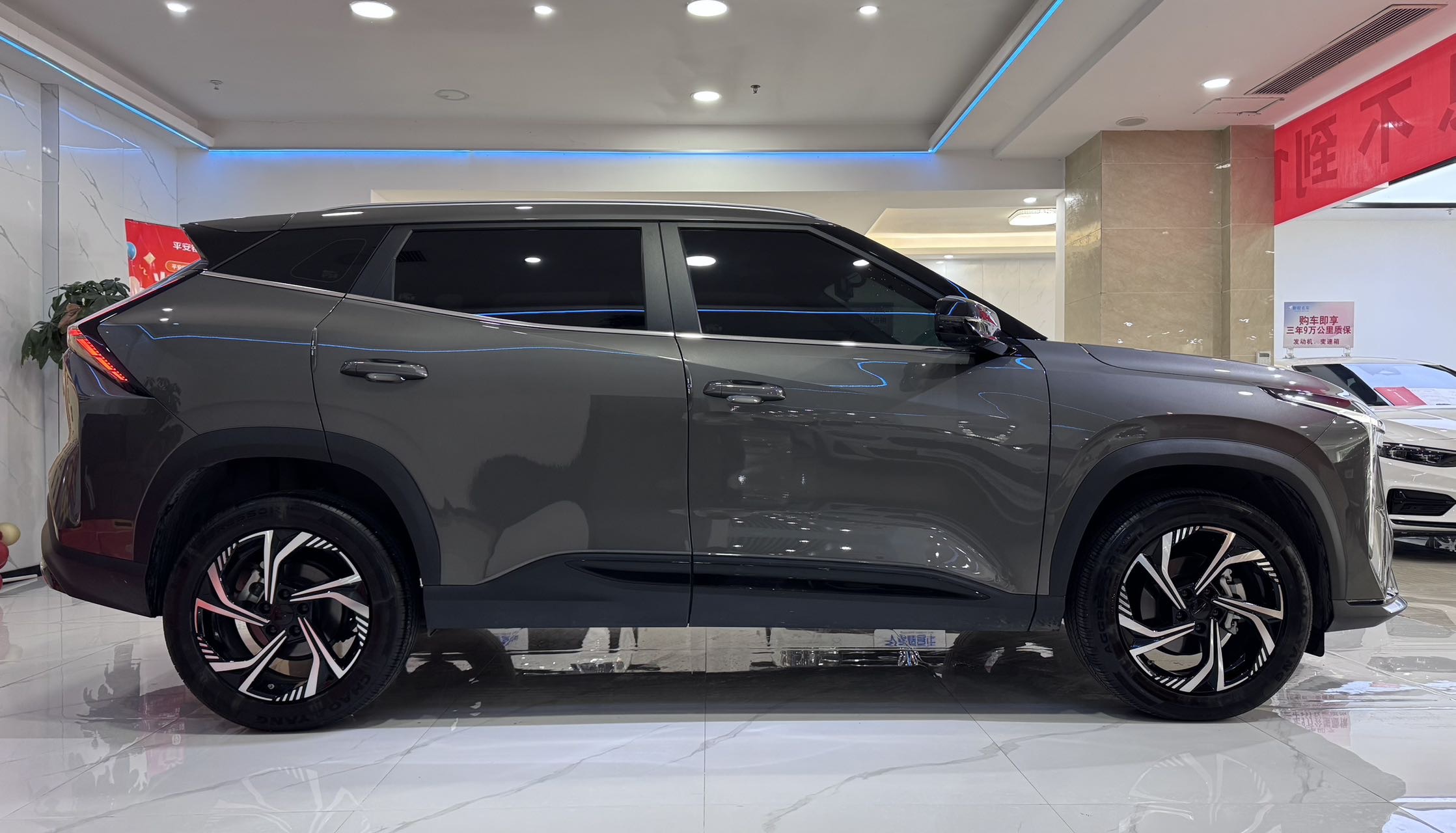 GEELY Boyue 2023 car image #3
