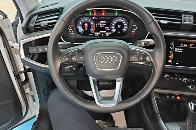 Audi Q3 2020 #11 Audi Q3 2020 car image #11