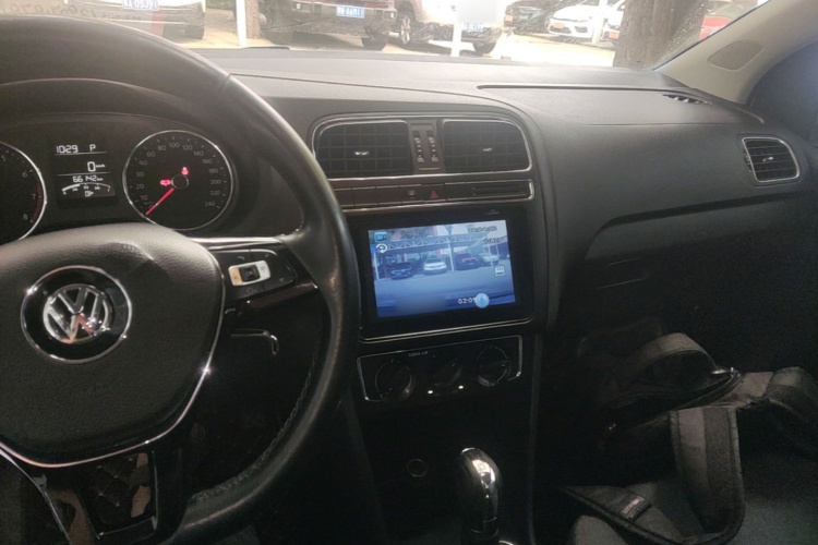 Volkswagen Polo 2016 car image #11