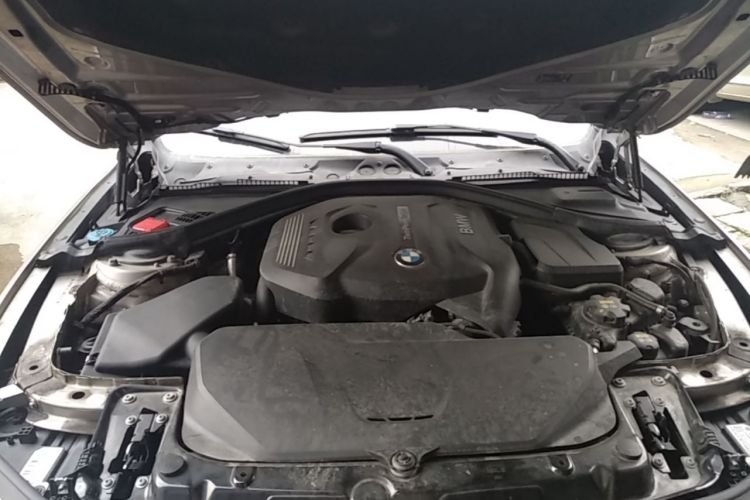 BMW 3 Series 2018 immagine di auto #22