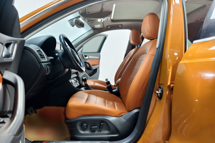 Audi Q3 2015 car image #12