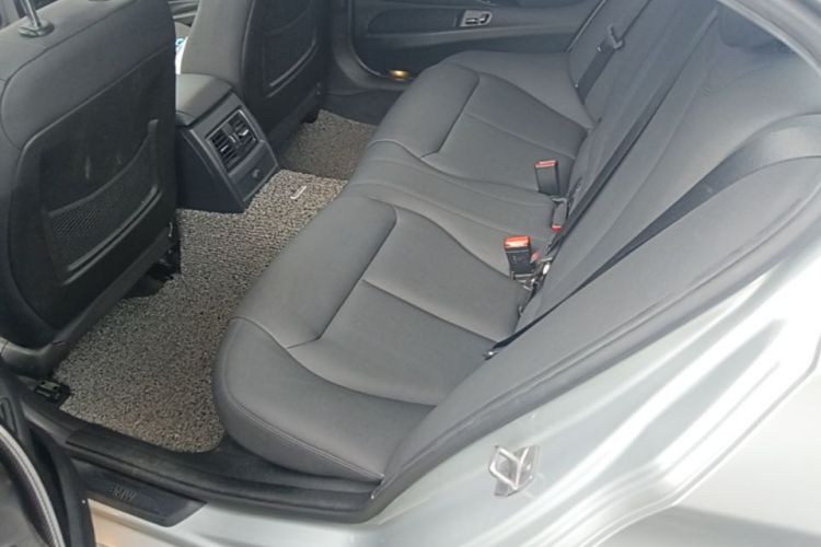 BMW 3 Series 2017 immagine di auto #19