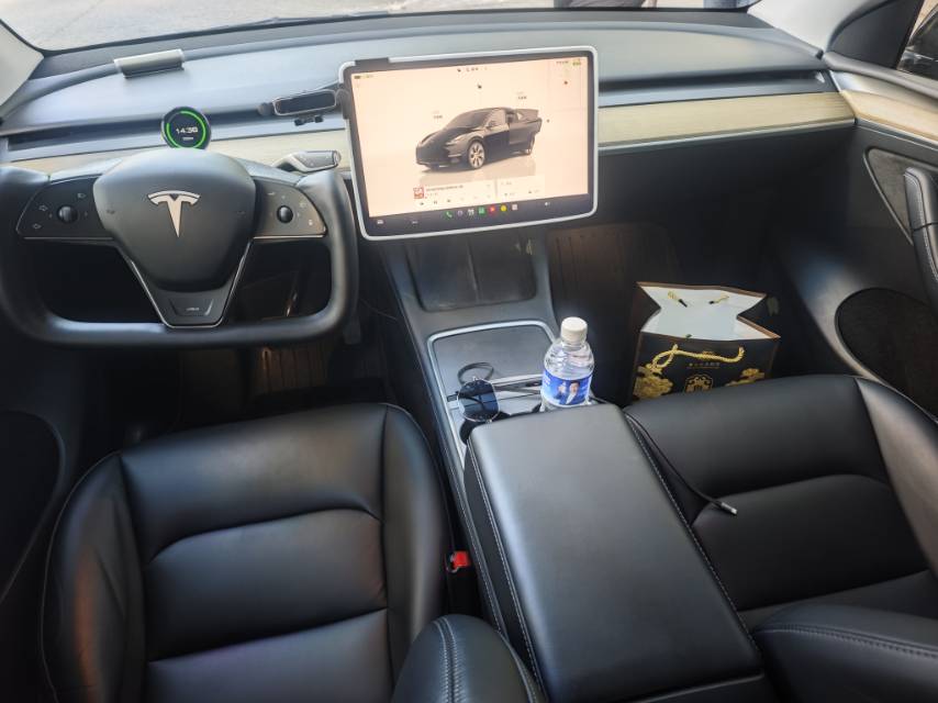 Tesla Model Y 2023 car image #5