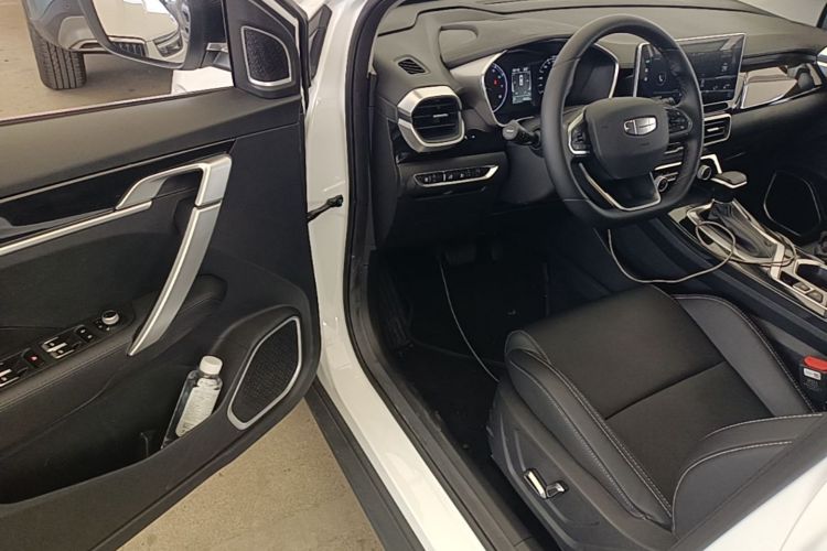 GEELY Coolray 2025 car image #16