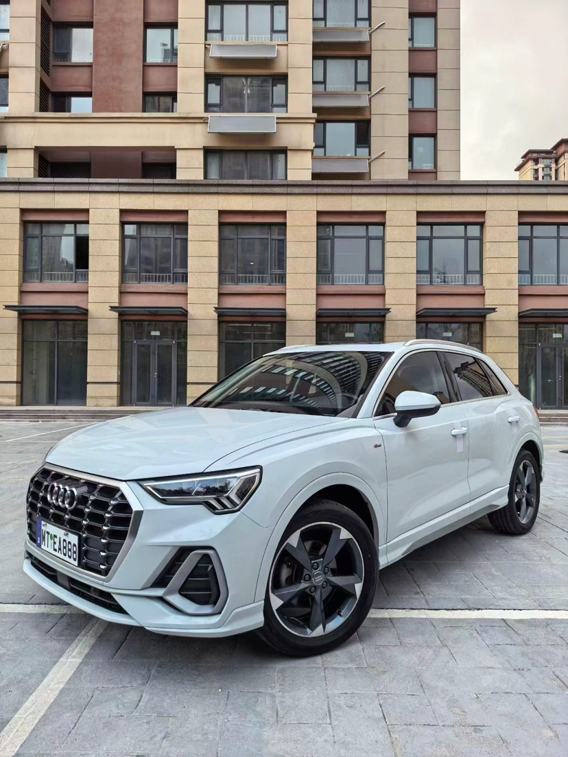 Audi Q3 2020 car image #2