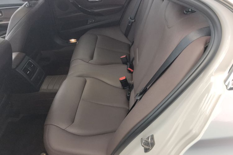 BMW 3 Series 2018 #12 BMW 3 Series 2018 car image #12