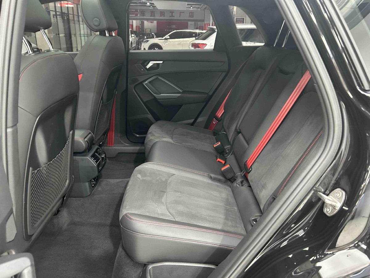Audi Q3 2023 car image #4