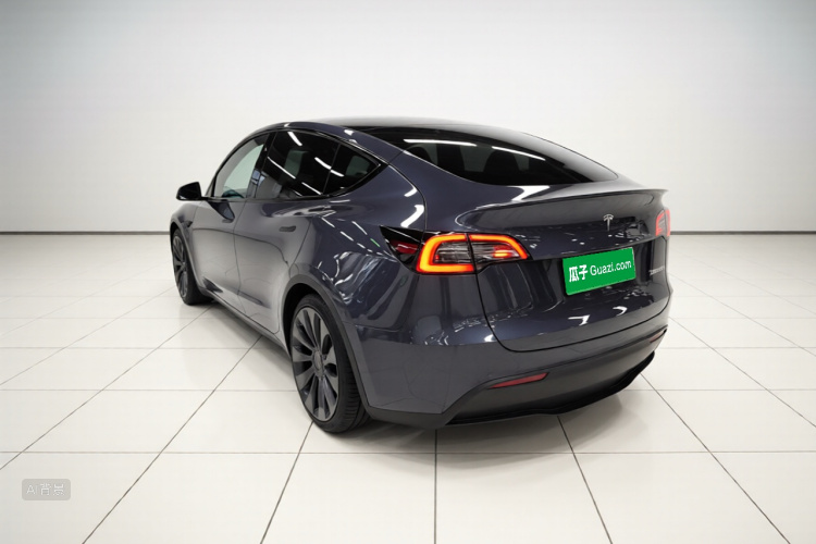Tesla Model Y 2023 #5 Tesla Model Y 2023 car image #5