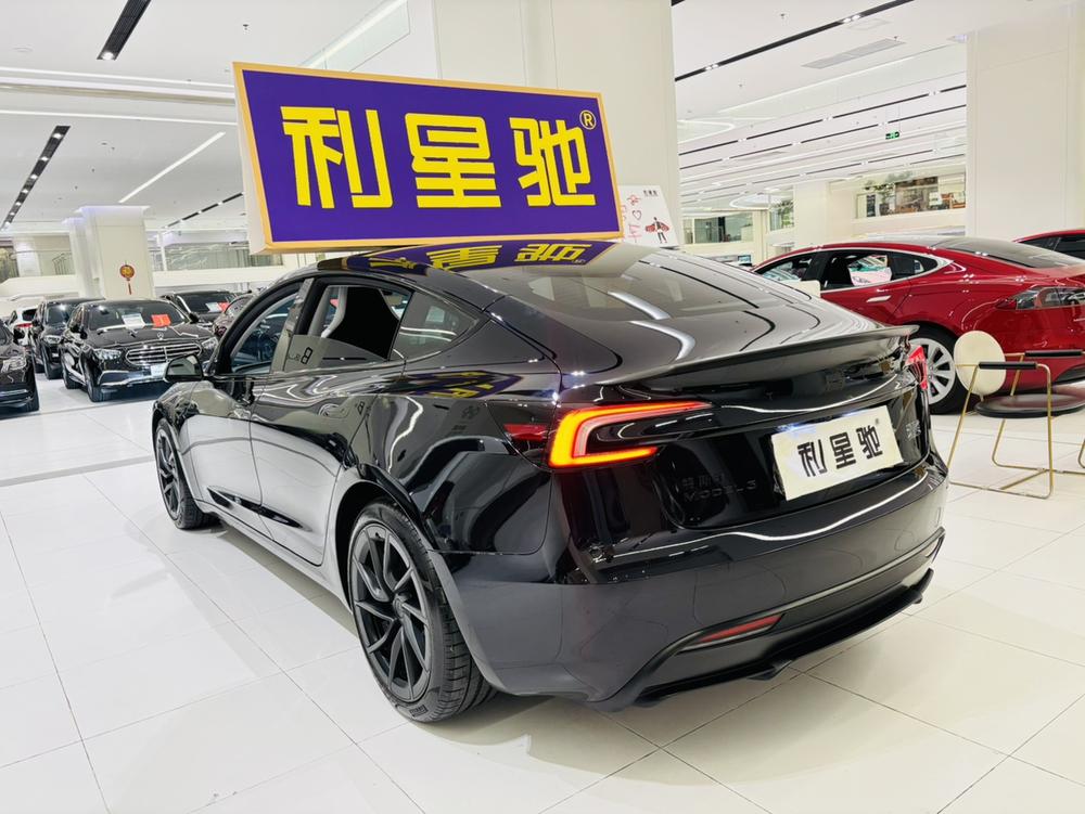 Tesla Model 3 2025 car image #3