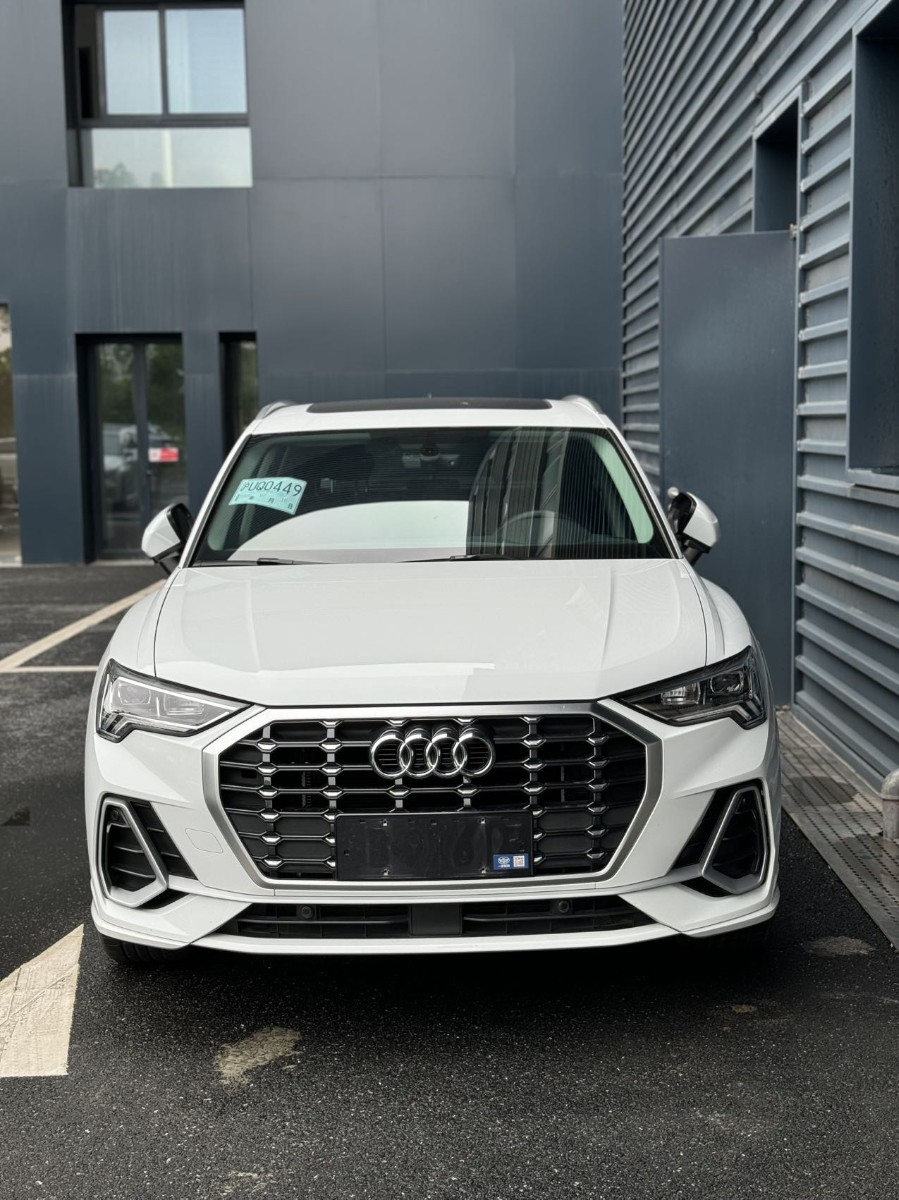 Audi Q3 2022 car image #2