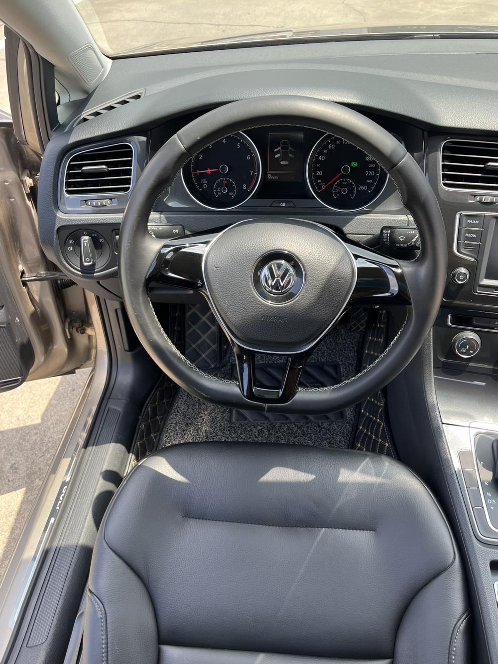 Volkswagen Golf 2017 car image #20