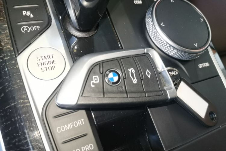 BMW 3 Series 2020 car image #9