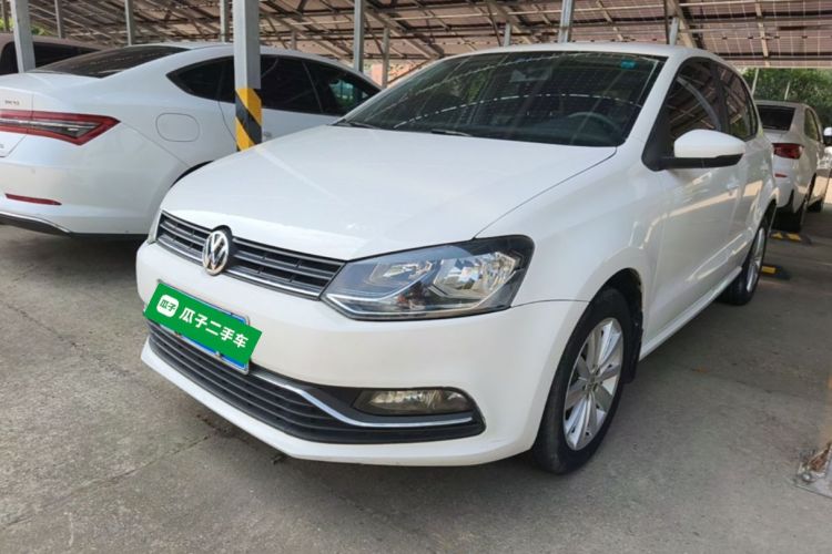 Volkswagen Polo 2015 car image #2