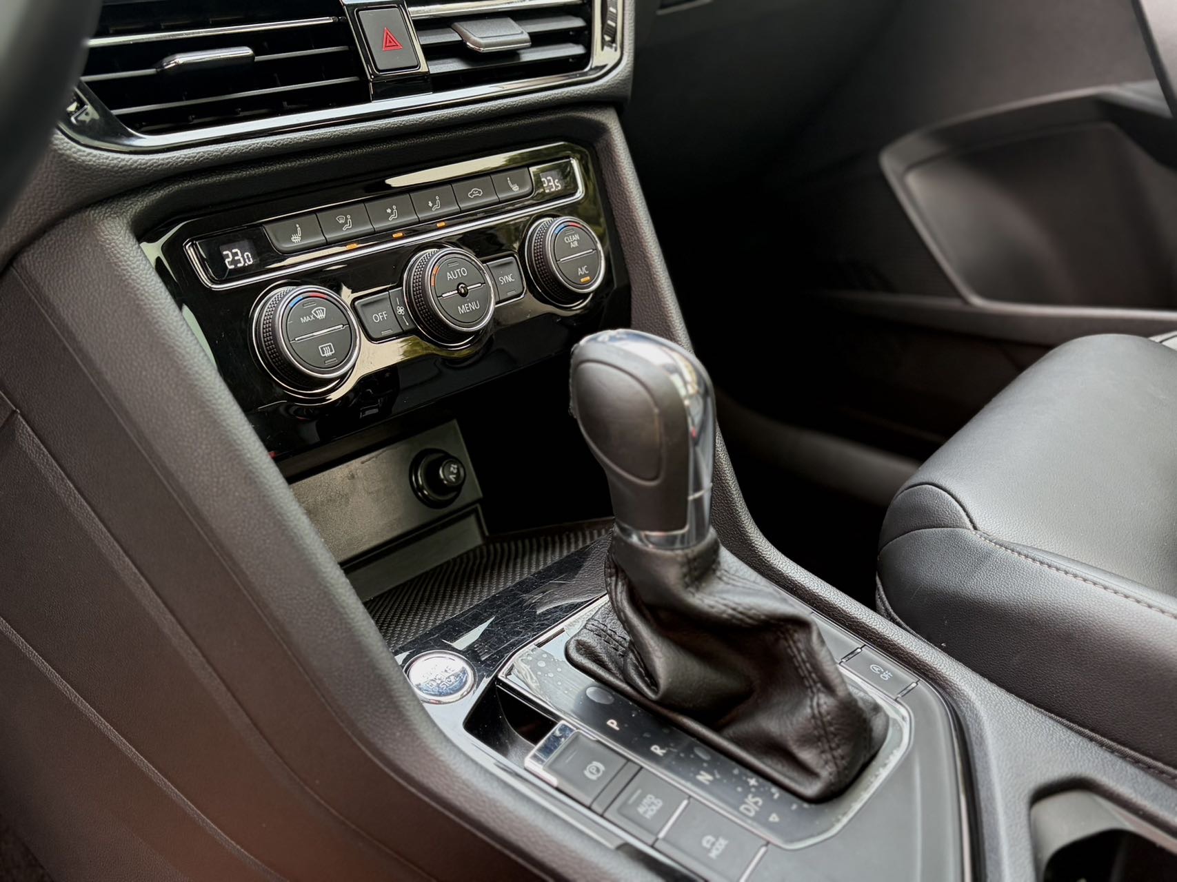 Volkswagen Tharu 2020 car image #10