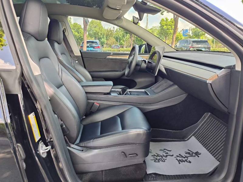 Tesla Model Y 2022 #5 Tesla Model Y 2022 car image #5
