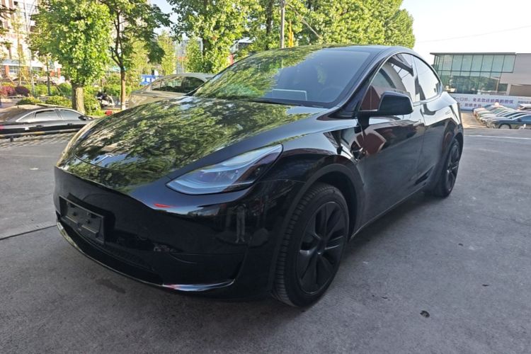 Tesla Model Y 2023 car image #2