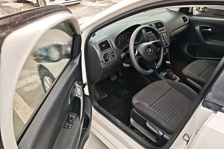 Volkswagen Polo 2015 #16 Volkswagen Polo 2015 car image #16