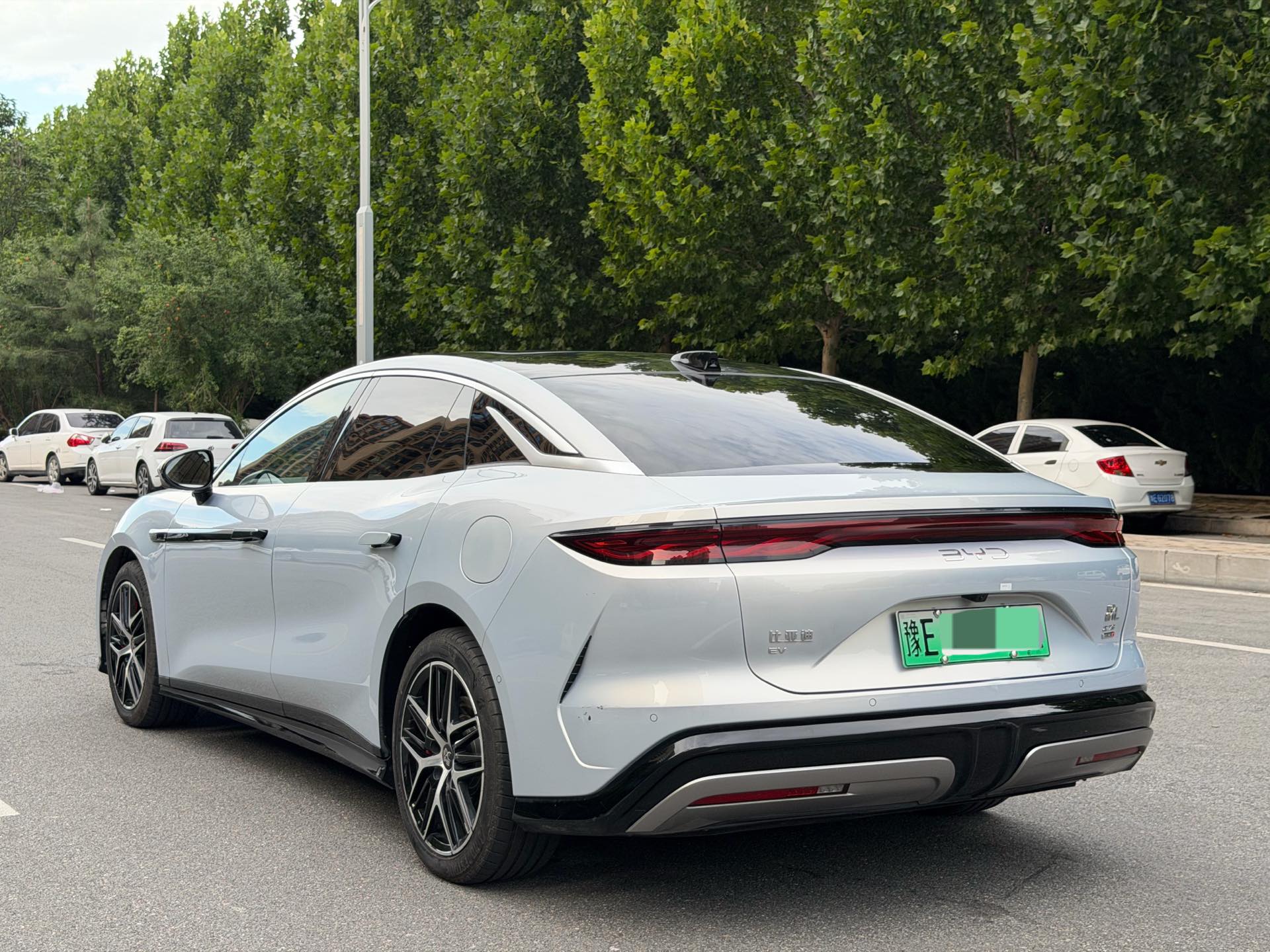 BYD HanL 2025 car image #9