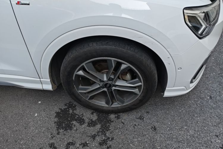 Audi Q3 2022 car image #9