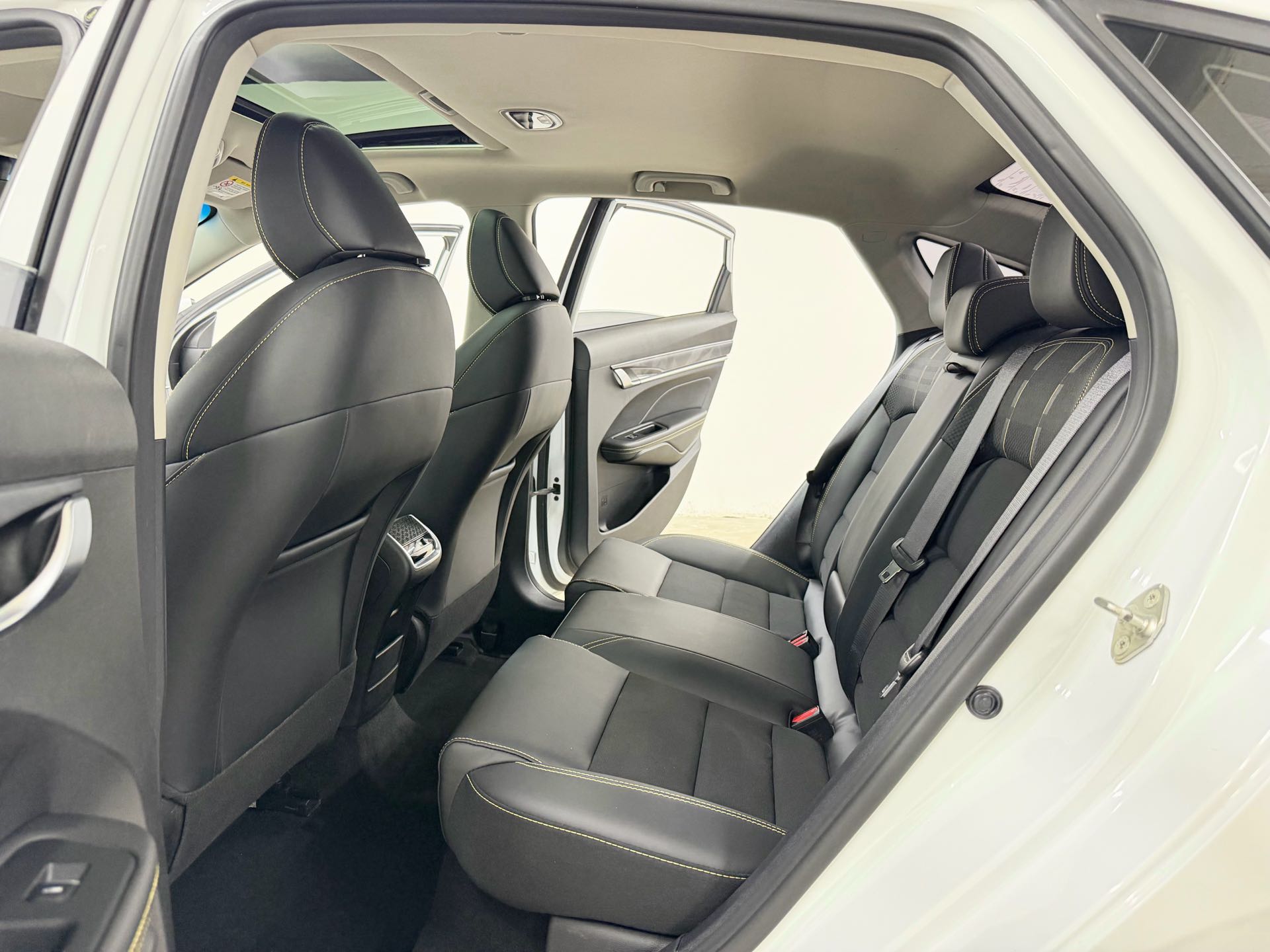 GEELY Binray 2022 car image #6