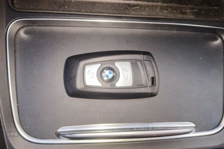 BMW 3 Series 2019 car image #10