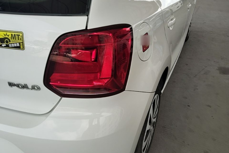 Volkswagen Polo 2016 car image #8
