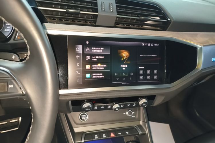 Audi Q3 2024 car image #17