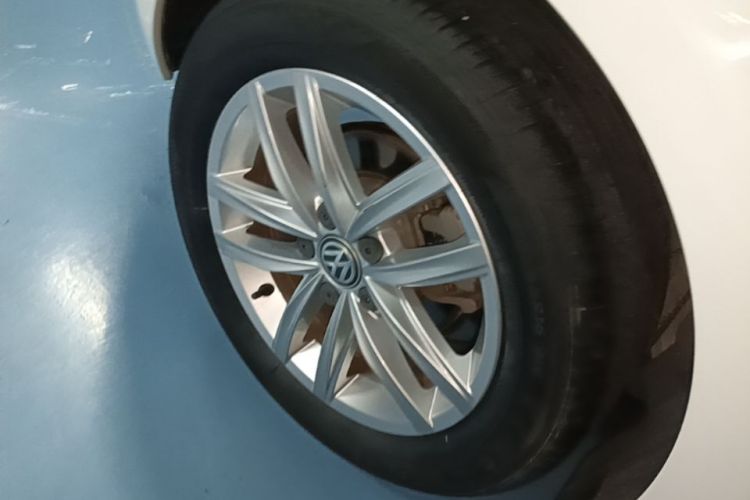 Volkswagen Golf 2019 car image #10