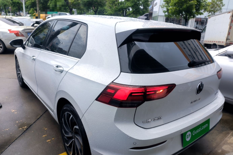 Volkswagen Golf 2022 car image #5