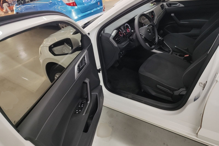 Volkswagen Polo 2021 car image #16
