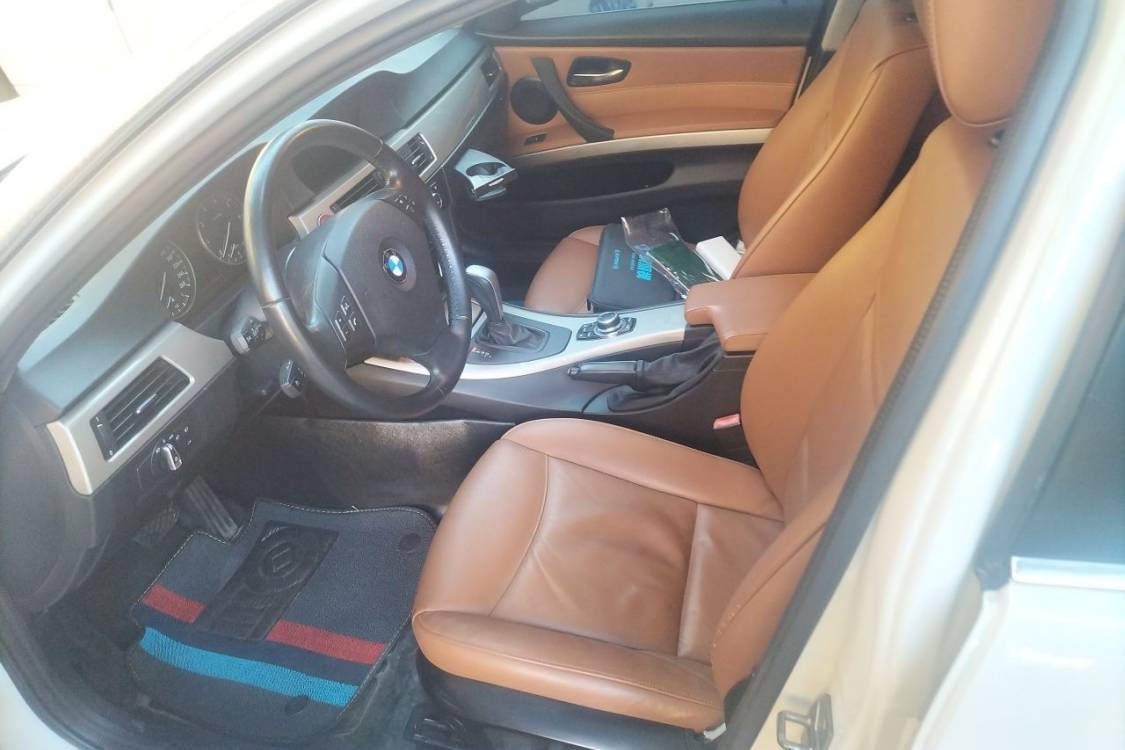 BMW 3 Series 2011 car image #20