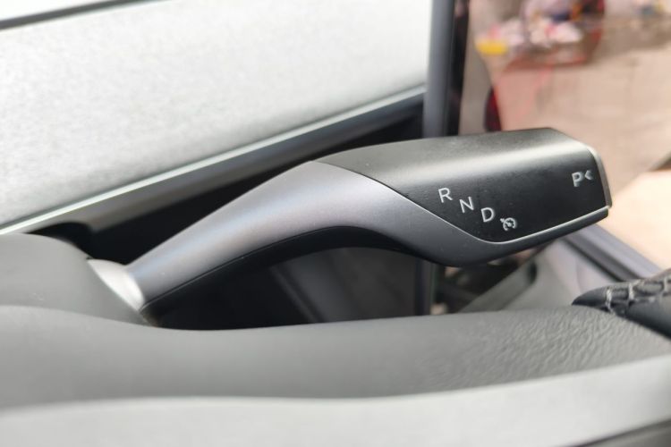 Tesla Model Y 2024 car image #14
