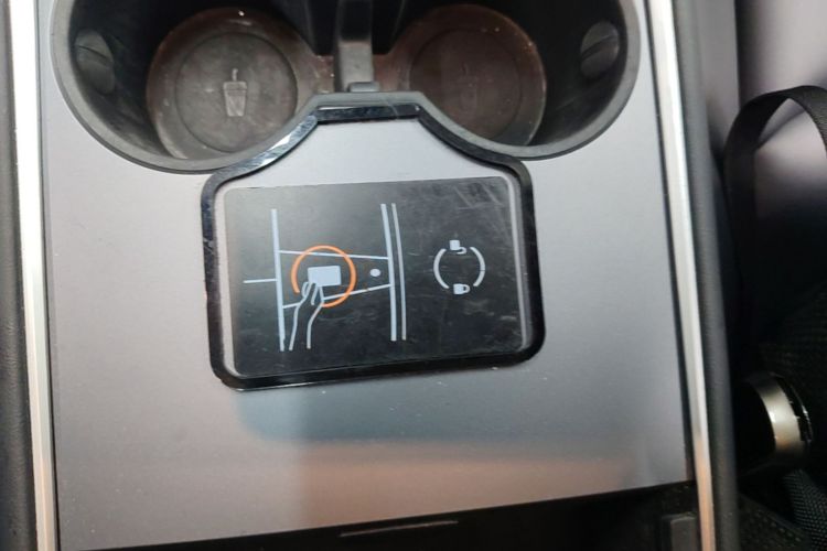 Tesla Model Y 2024 car image #9