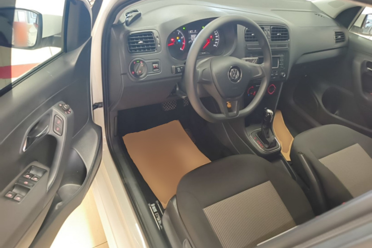 Volkswagen Polo 2016 car image #16