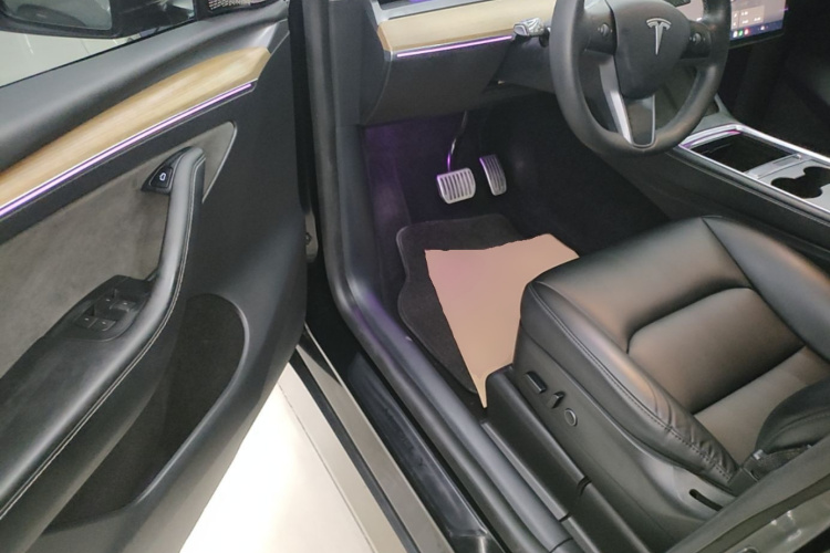 Tesla Model Y 2022 immagine di auto #16
